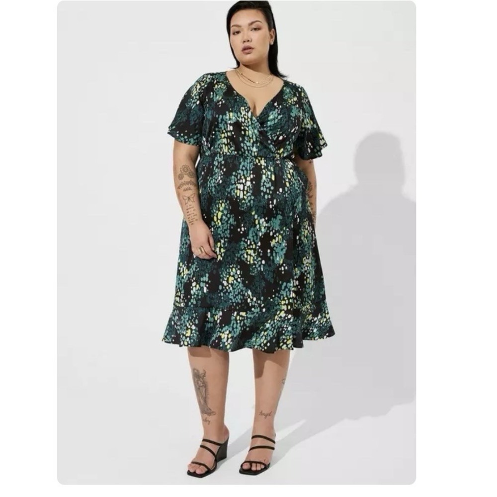 Torrid Black Green Geo‎ Bubble Print Flutter Sleeve Wrap Dress Size 2X Pockets